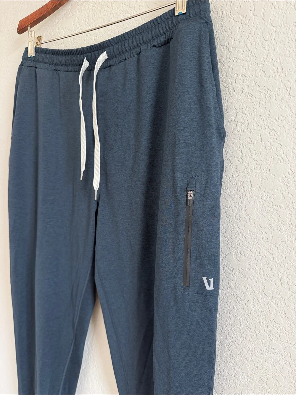 W Sunday Performance Joggers In Ink Blue . Size L